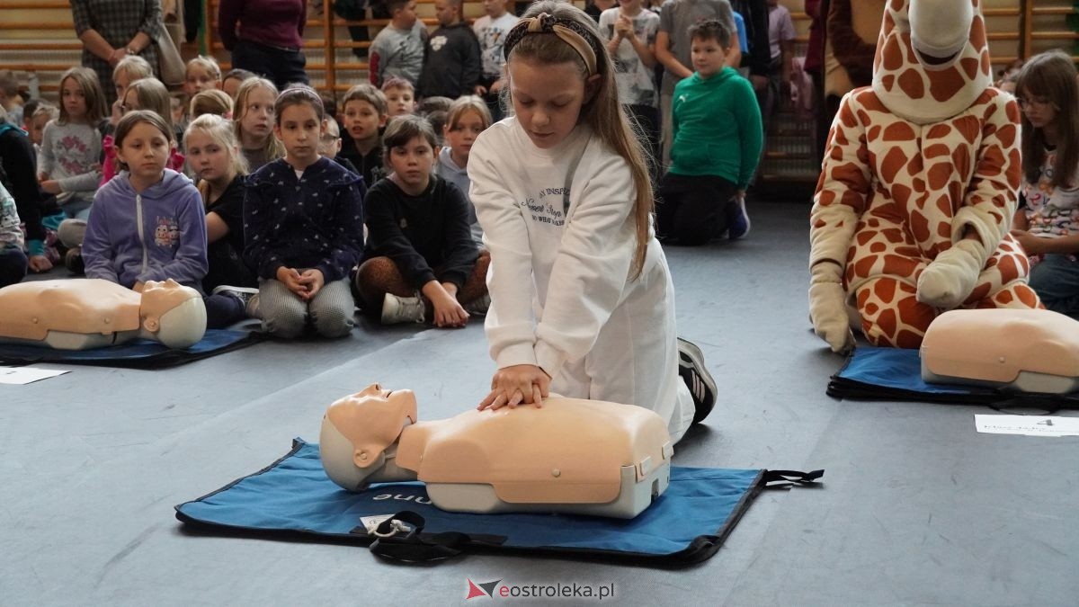 Kadzidło dołożyło swoją cegiełkę do ogólnopolskiego rekordu WOŚP! Lokalna społeczność uczyła się ratować życie z wielkim sercem [16.10.2025] - zdjęcie #70 - eOstroleka.pl