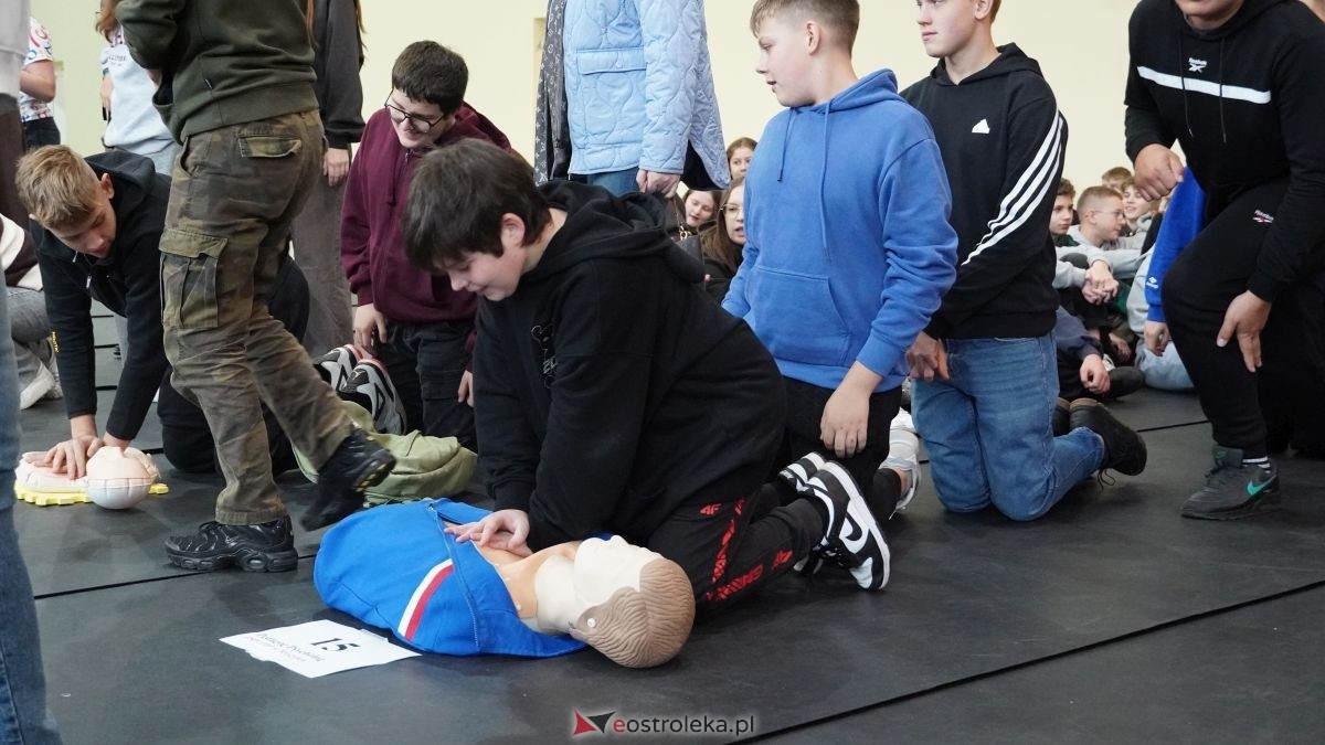 Kadzidło dołożyło swoją cegiełkę do ogólnopolskiego rekordu WOŚP! Lokalna społeczność uczyła się ratować życie z wielkim sercem [16.10.2025] - zdjęcie #65 - eOstroleka.pl