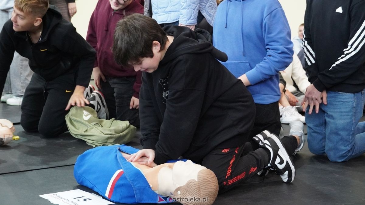 Kadzidło dołożyło swoją cegiełkę do ogólnopolskiego rekordu WOŚP! Lokalna społeczność uczyła się ratować życie z wielkim sercem [16.10.2025] - zdjęcie #64 - eOstroleka.pl