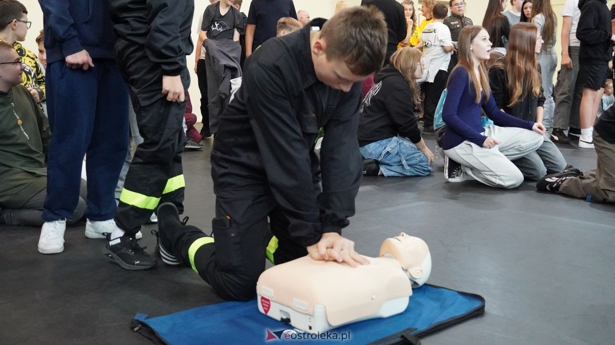 Kadzidło dołożyło swoją cegiełkę do ogólnopolskiego rekordu WOŚP! Lokalna społeczność uczyła się ratować życie z wielkim sercem [16.10.2025] - zdjęcie #62 - eOstroleka.pl