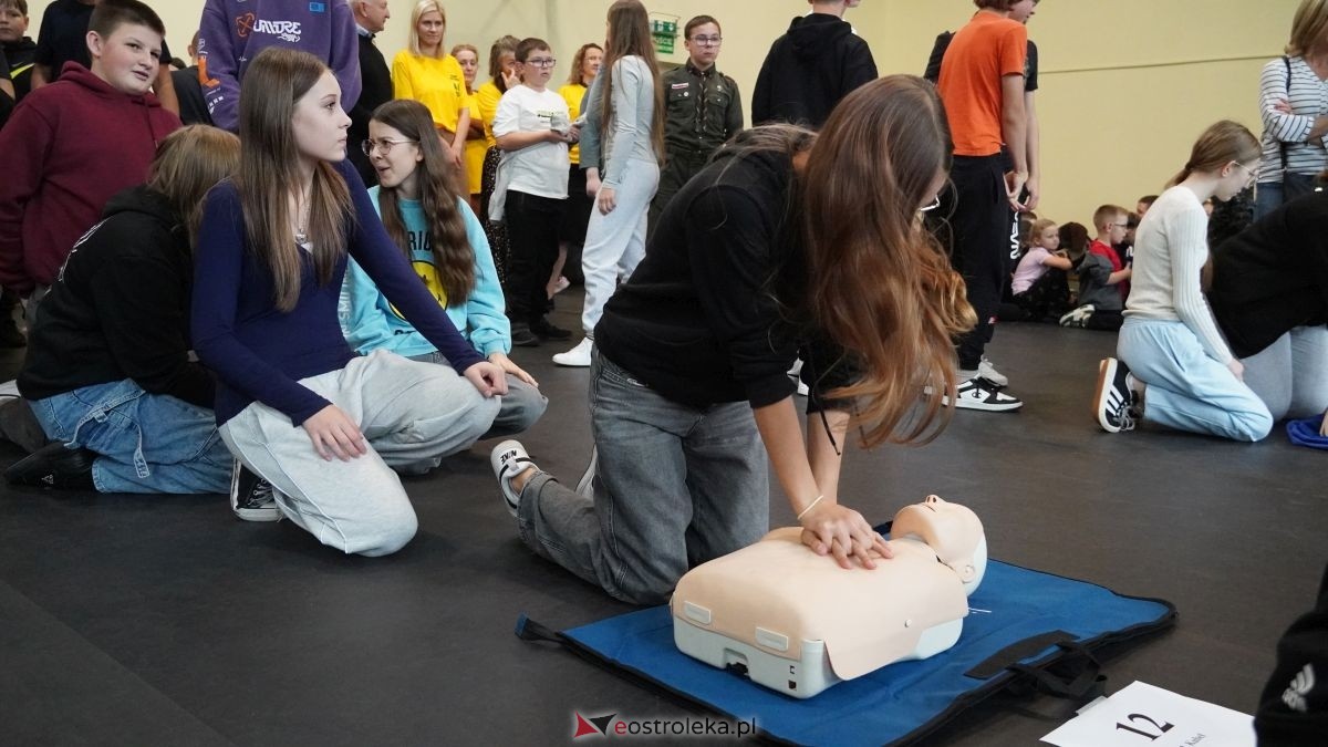 Kadzidło dołożyło swoją cegiełkę do ogólnopolskiego rekordu WOŚP! Lokalna społeczność uczyła się ratować życie z wielkim sercem [16.10.2025] - zdjęcie #61 - eOstroleka.pl