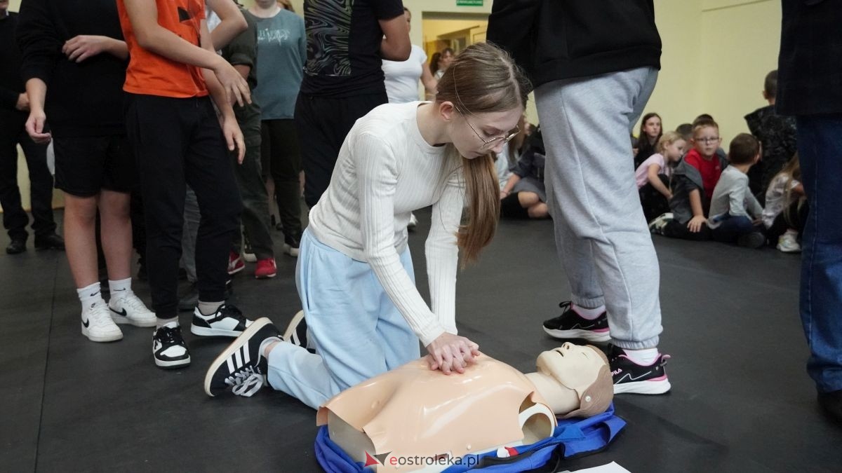 Kadzidło dołożyło swoją cegiełkę do ogólnopolskiego rekordu WOŚP! Lokalna społeczność uczyła się ratować życie z wielkim sercem [16.10.2025] - zdjęcie #59 - eOstroleka.pl