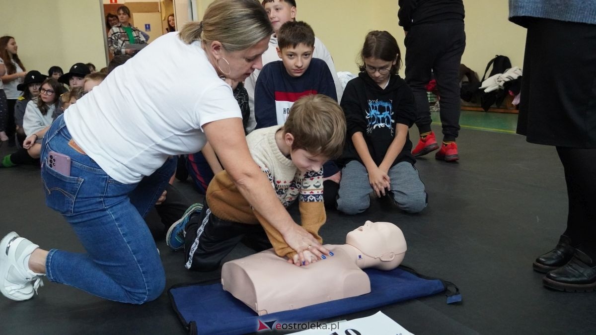 Kadzidło dołożyło swoją cegiełkę do ogólnopolskiego rekordu WOŚP! Lokalna społeczność uczyła się ratować życie z wielkim sercem [16.10.2025] - zdjęcie #57 - eOstroleka.pl