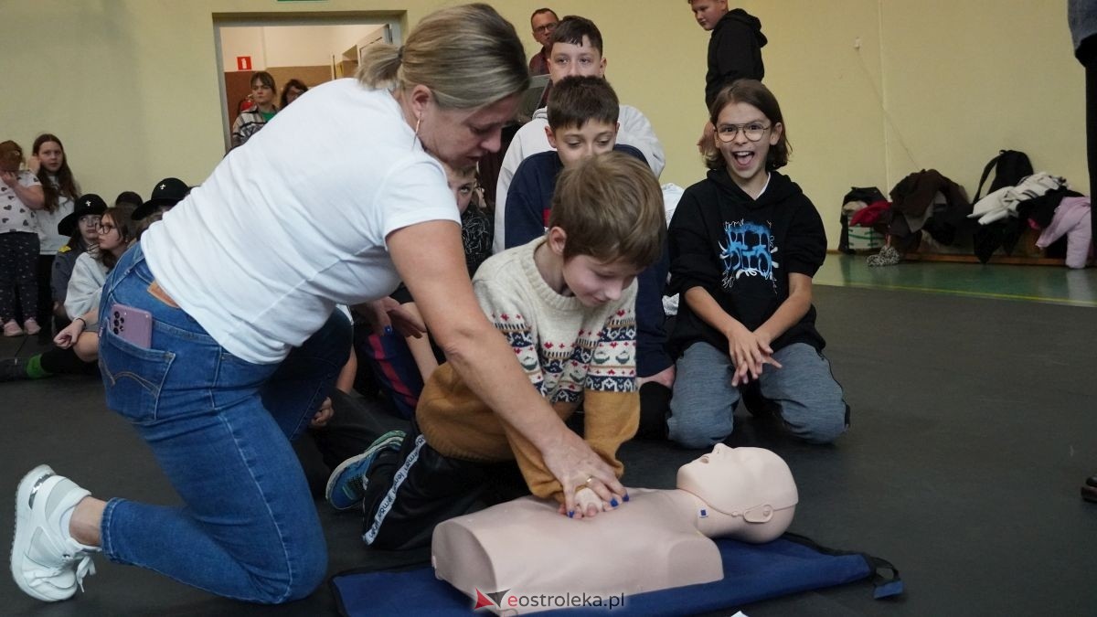 Kadzidło dołożyło swoją cegiełkę do ogólnopolskiego rekordu WOŚP! Lokalna społeczność uczyła się ratować życie z wielkim sercem [16.10.2025] - zdjęcie #56 - eOstroleka.pl