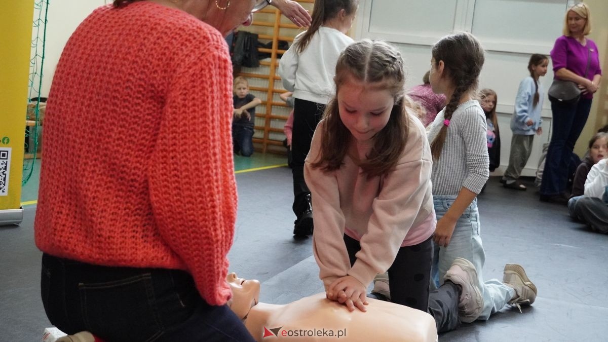 Kadzidło dołożyło swoją cegiełkę do ogólnopolskiego rekordu WOŚP! Lokalna społeczność uczyła się ratować życie z wielkim sercem [16.10.2025] - zdjęcie #53 - eOstroleka.pl