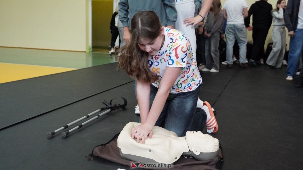 Kadzidło dołożyło swoją cegiełkę do ogólnopolskiego rekordu WOŚP! Lokalna społeczność uczyła się ratować życie z wielkim sercem [16.10.2025] - zdjęcie #51 - eOstroleka.pl