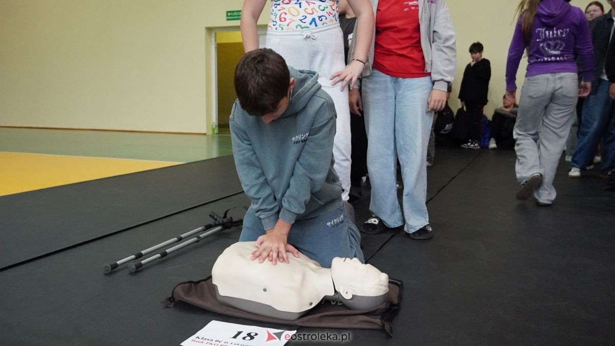 Kadzidło dołożyło swoją cegiełkę do ogólnopolskiego rekordu WOŚP! Lokalna społeczność uczyła się ratować życie z wielkim sercem [16.10.2025] - zdjęcie #50 - eOstroleka.pl