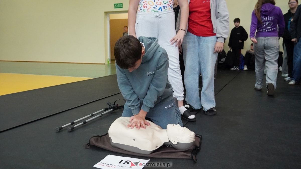 Kadzidło dołożyło swoją cegiełkę do ogólnopolskiego rekordu WOŚP! Lokalna społeczność uczyła się ratować życie z wielkim sercem [16.10.2025] - zdjęcie #49 - eOstroleka.pl