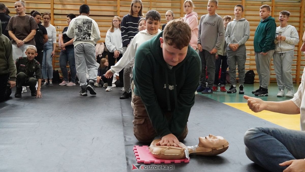 Kadzidło dołożyło swoją cegiełkę do ogólnopolskiego rekordu WOŚP! Lokalna społeczność uczyła się ratować życie z wielkim sercem [16.10.2025] - zdjęcie #48 - eOstroleka.pl
