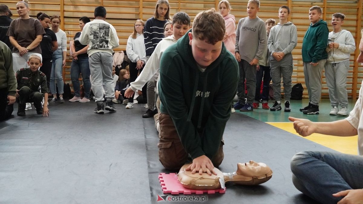 Kadzidło dołożyło swoją cegiełkę do ogólnopolskiego rekordu WOŚP! Lokalna społeczność uczyła się ratować życie z wielkim sercem [16.10.2025] - zdjęcie #47 - eOstroleka.pl
