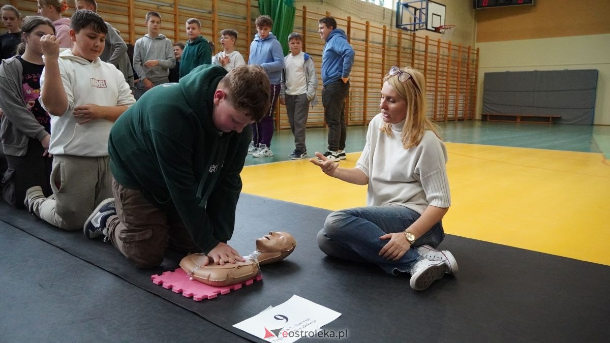 Kadzidło dołożyło swoją cegiełkę do ogólnopolskiego rekordu WOŚP! Lokalna społeczność uczyła się ratować życie z wielkim sercem [16.10.2025] - zdjęcie #46 - eOstroleka.pl