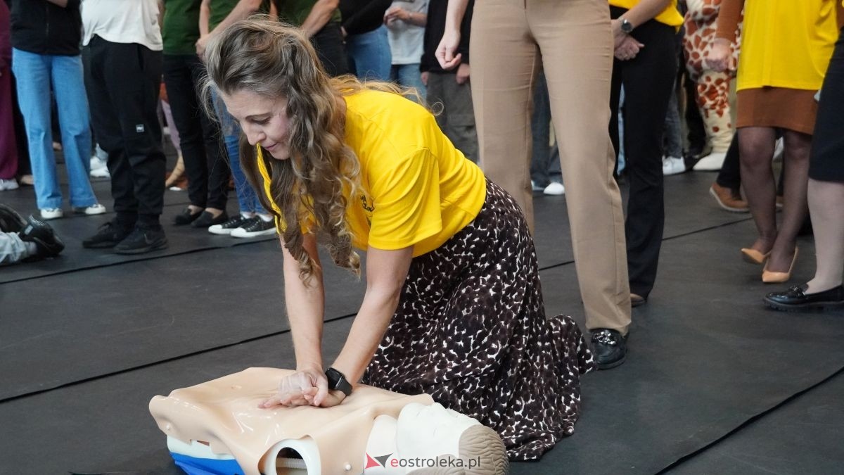 Kadzidło dołożyło swoją cegiełkę do ogólnopolskiego rekordu WOŚP! Lokalna społeczność uczyła się ratować życie z wielkim sercem [16.10.2025] - zdjęcie #43 - eOstroleka.pl