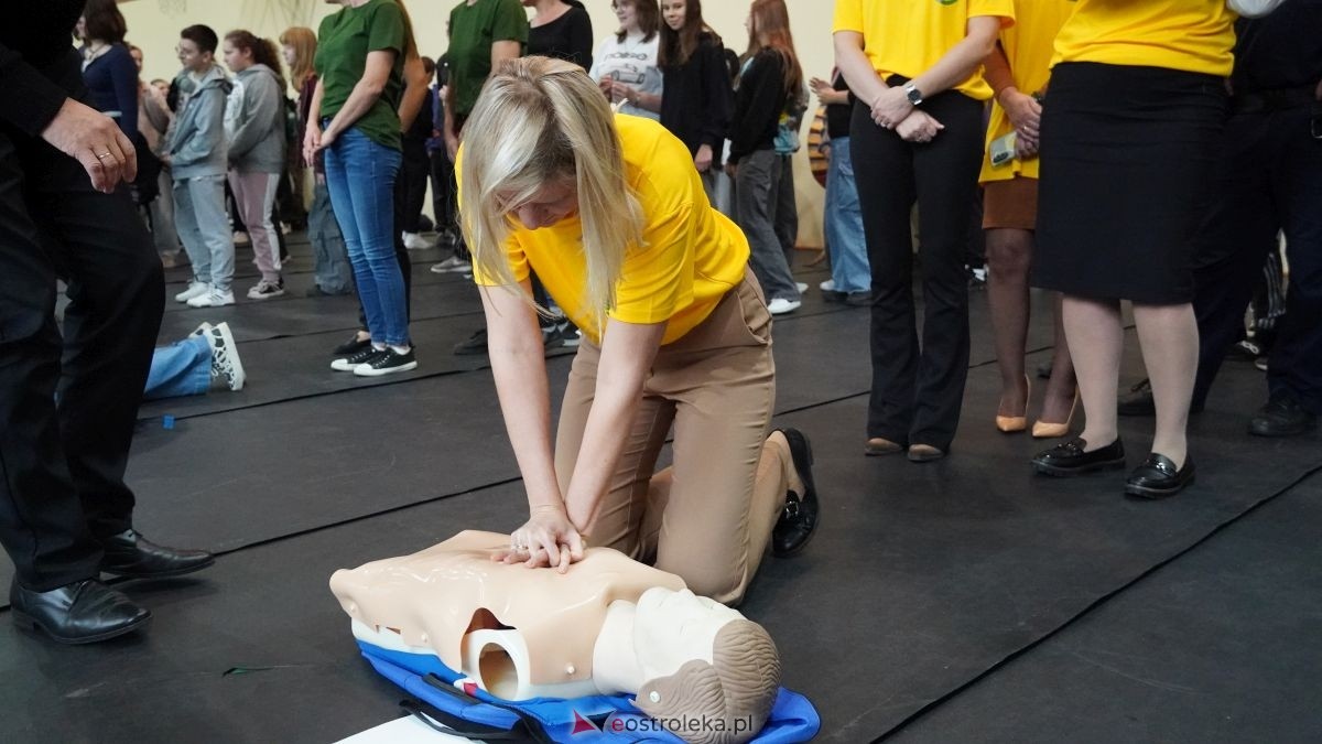 Kadzidło dołożyło swoją cegiełkę do ogólnopolskiego rekordu WOŚP! Lokalna społeczność uczyła się ratować życie z wielkim sercem [16.10.2025] - zdjęcie #40 - eOstroleka.pl