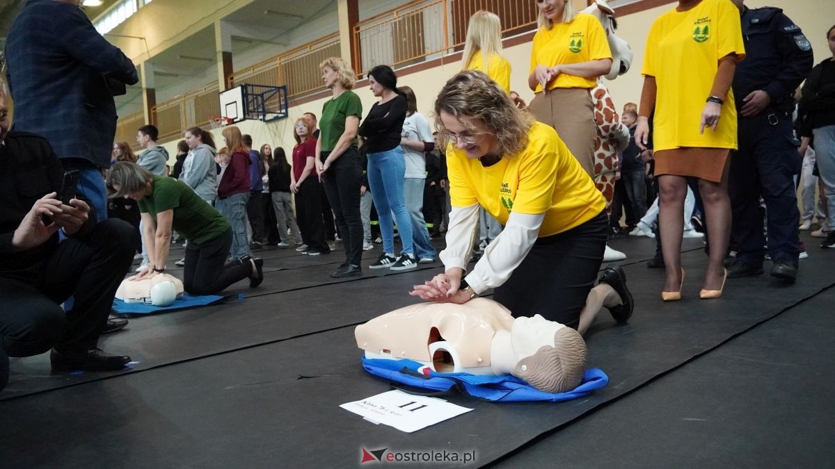 Kadzidło dołożyło swoją cegiełkę do ogólnopolskiego rekordu WOŚP! Lokalna społeczność uczyła się ratować życie z wielkim sercem [16.10.2025] - zdjęcie #37 - eOstroleka.pl