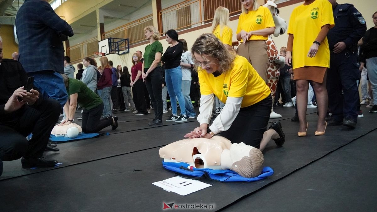 Kadzidło dołożyło swoją cegiełkę do ogólnopolskiego rekordu WOŚP! Lokalna społeczność uczyła się ratować życie z wielkim sercem [16.10.2025] - zdjęcie #36 - eOstroleka.pl
