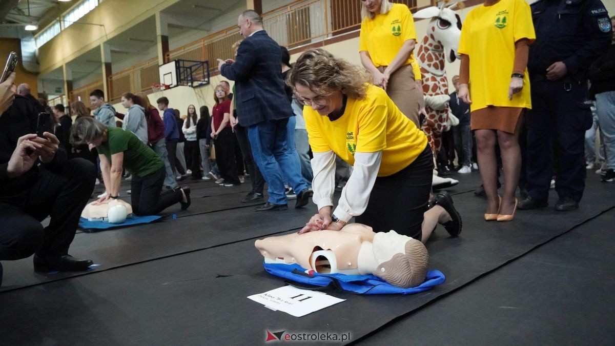 Kadzidło dołożyło swoją cegiełkę do ogólnopolskiego rekordu WOŚP! Lokalna społeczność uczyła się ratować życie z wielkim sercem [16.10.2025] - zdjęcie #34 - eOstroleka.pl