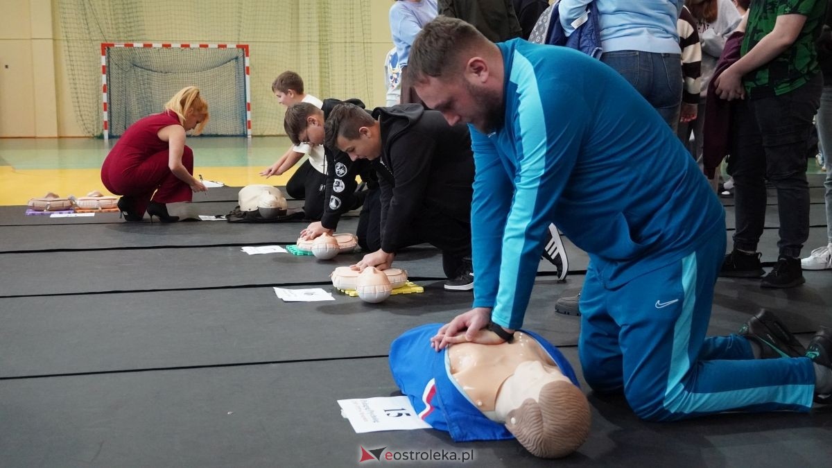 Kadzidło dołożyło swoją cegiełkę do ogólnopolskiego rekordu WOŚP! Lokalna społeczność uczyła się ratować życie z wielkim sercem [16.10.2025] - zdjęcie #24 - eOstroleka.pl