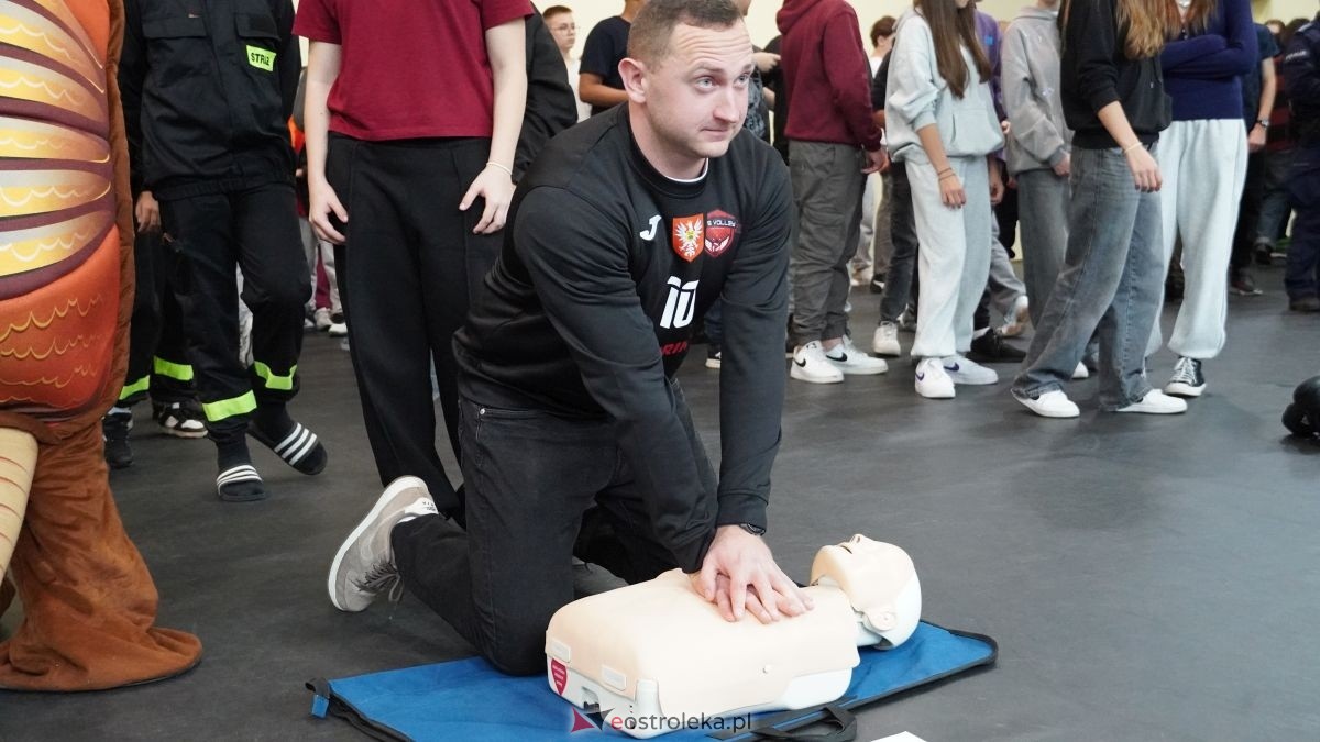 Kadzidło dołożyło swoją cegiełkę do ogólnopolskiego rekordu WOŚP! Lokalna społeczność uczyła się ratować życie z wielkim sercem [16.10.2025] - zdjęcie #21 - eOstroleka.pl