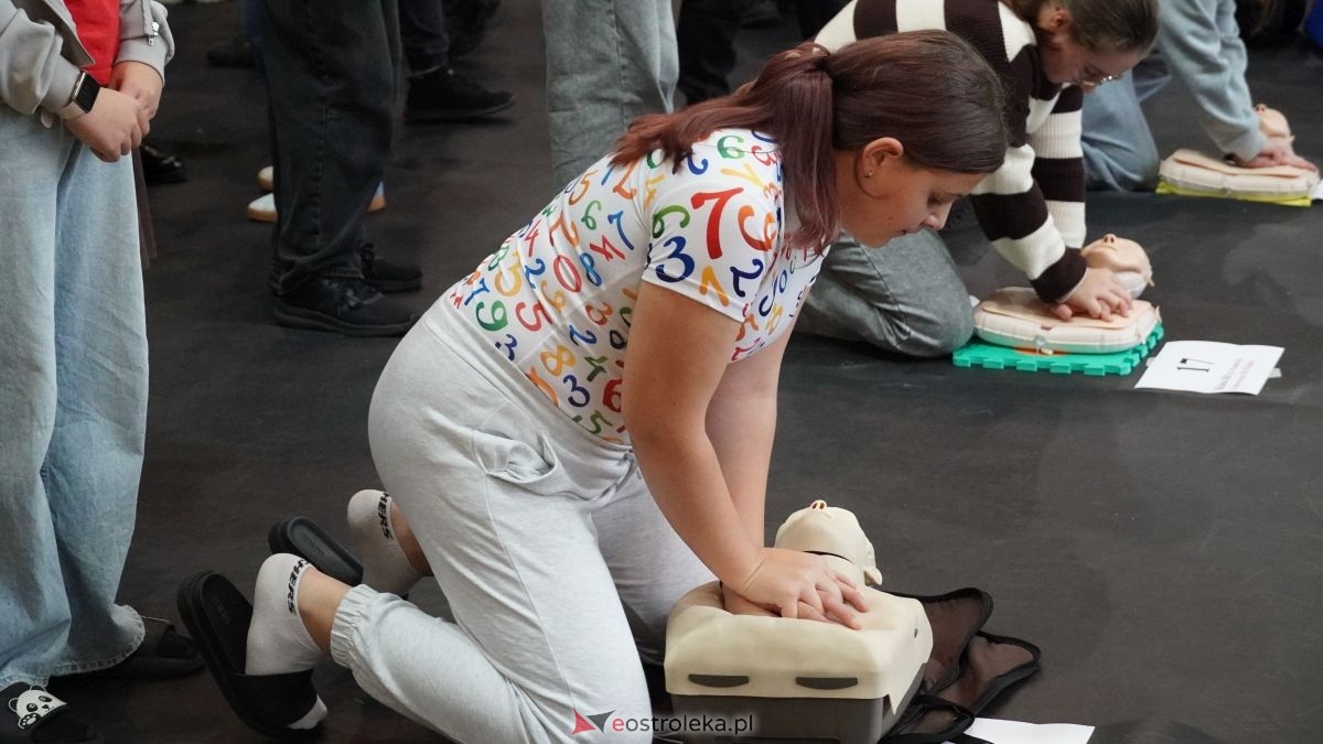 Kadzidło dołożyło swoją cegiełkę do ogólnopolskiego rekordu WOŚP! Lokalna społeczność uczyła się ratować życie z wielkim sercem [16.10.2025] - zdjęcie #18 - eOstroleka.pl