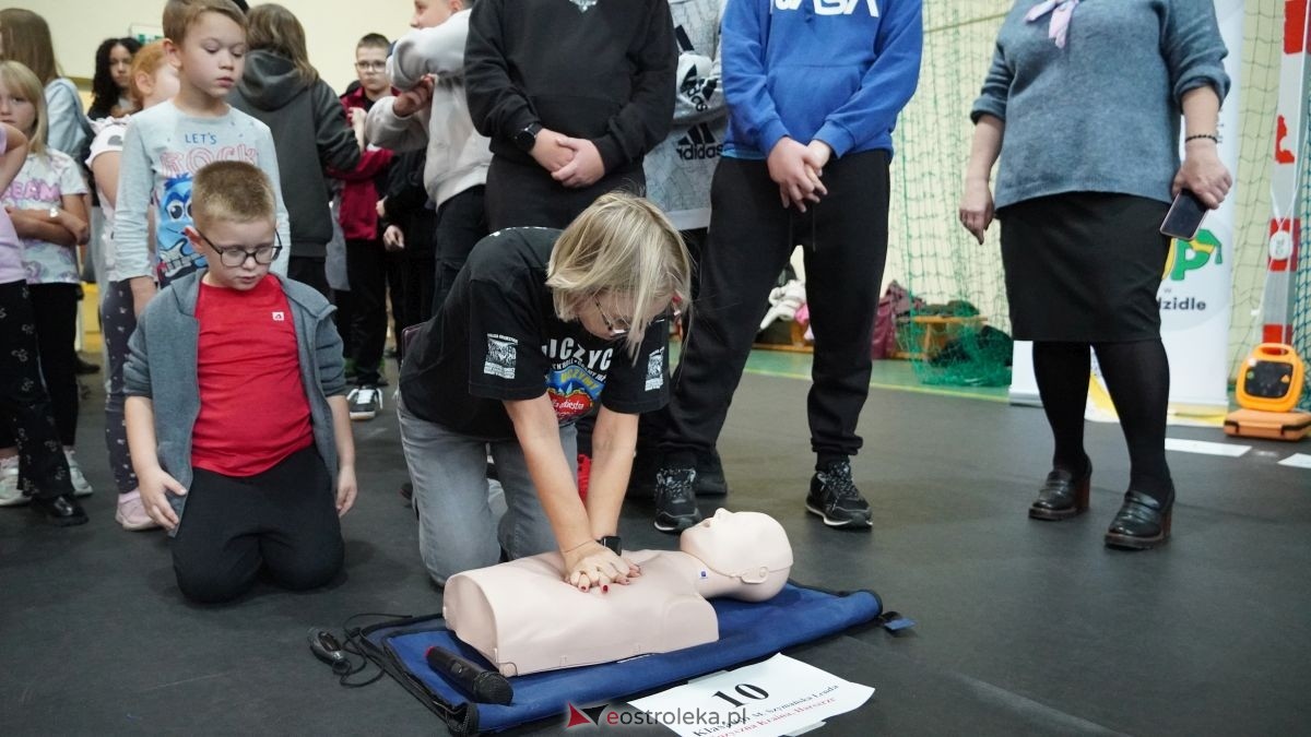 Kadzidło dołożyło swoją cegiełkę do ogólnopolskiego rekordu WOŚP! Lokalna społeczność uczyła się ratować życie z wielkim sercem [16.10.2025] - zdjęcie #13 - eOstroleka.pl