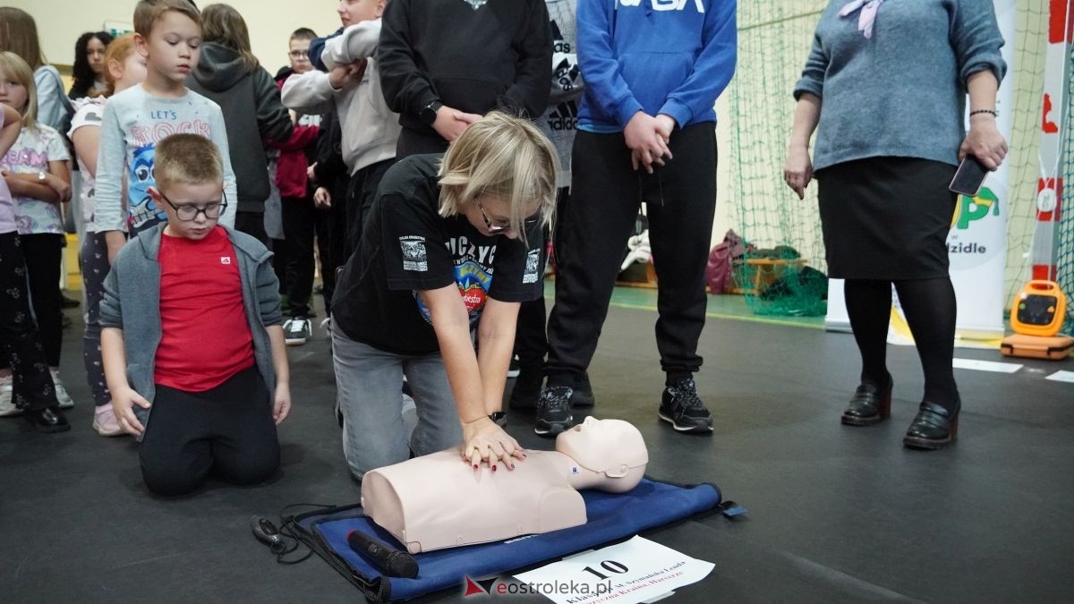 Kadzidło dołożyło swoją cegiełkę do ogólnopolskiego rekordu WOŚP! Lokalna społeczność uczyła się ratować życie z wielkim sercem [16.10.2025] - zdjęcie #12 - eOstroleka.pl