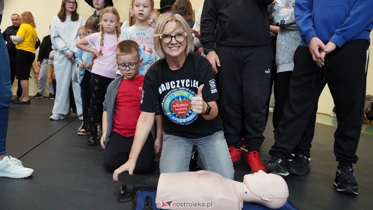 Kadzidło dołożyło swoją cegiełkę do ogólnopolskiego rekordu WOŚP! Lokalna społeczność uczyła się ratować życie z wielkim sercem [16.10.2025] - zdjęcie #10 - eOstroleka.pl
