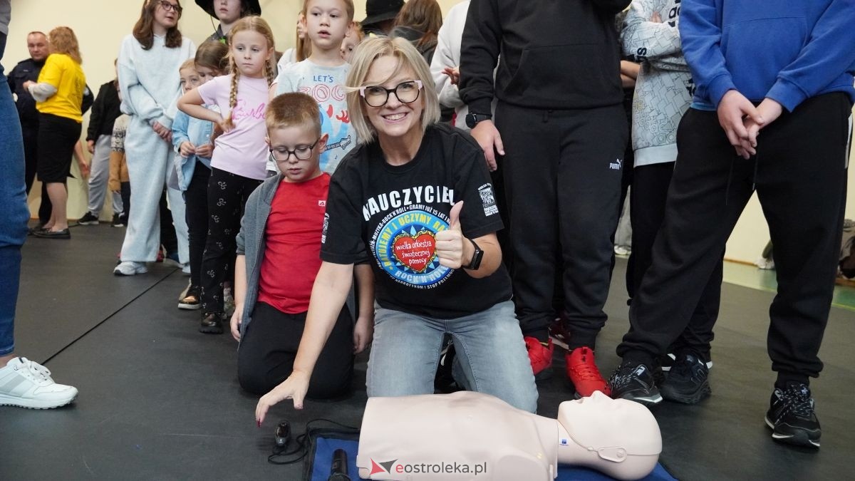 Kadzidło dołożyło swoją cegiełkę do ogólnopolskiego rekordu WOŚP! Lokalna społeczność uczyła się ratować życie z wielkim sercem [16.10.2025] - zdjęcie #9 - eOstroleka.pl