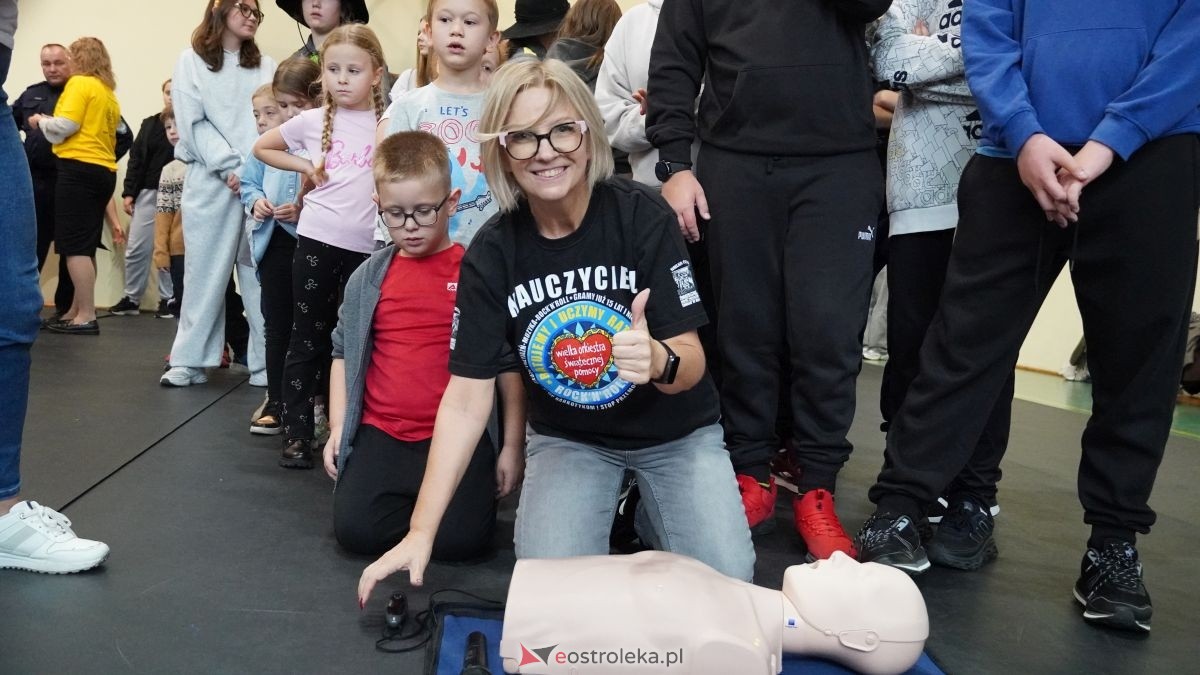 Kadzidło dołożyło swoją cegiełkę do ogólnopolskiego rekordu WOŚP! Lokalna społeczność uczyła się ratować życie z wielkim sercem [16.10.2025] - zdjęcie #8 - eOstroleka.pl