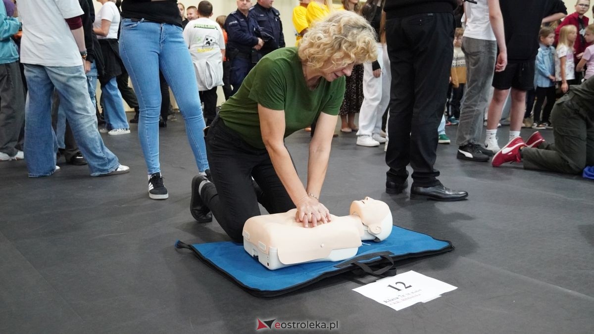 Kadzidło dołożyło swoją cegiełkę do ogólnopolskiego rekordu WOŚP! Lokalna społeczność uczyła się ratować życie z wielkim sercem [16.10.2025] - zdjęcie #7 - eOstroleka.pl