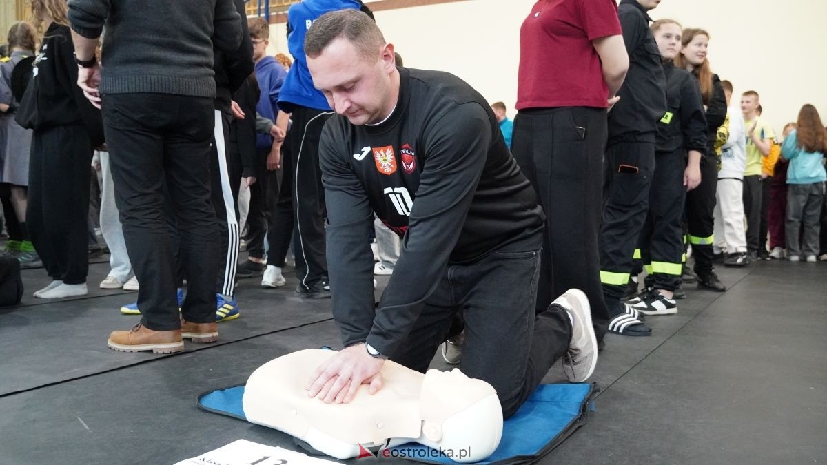 Kadzidło dołożyło swoją cegiełkę do ogólnopolskiego rekordu WOŚP! Lokalna społeczność uczyła się ratować życie z wielkim sercem [16.10.2025] - zdjęcie #4 - eOstroleka.pl