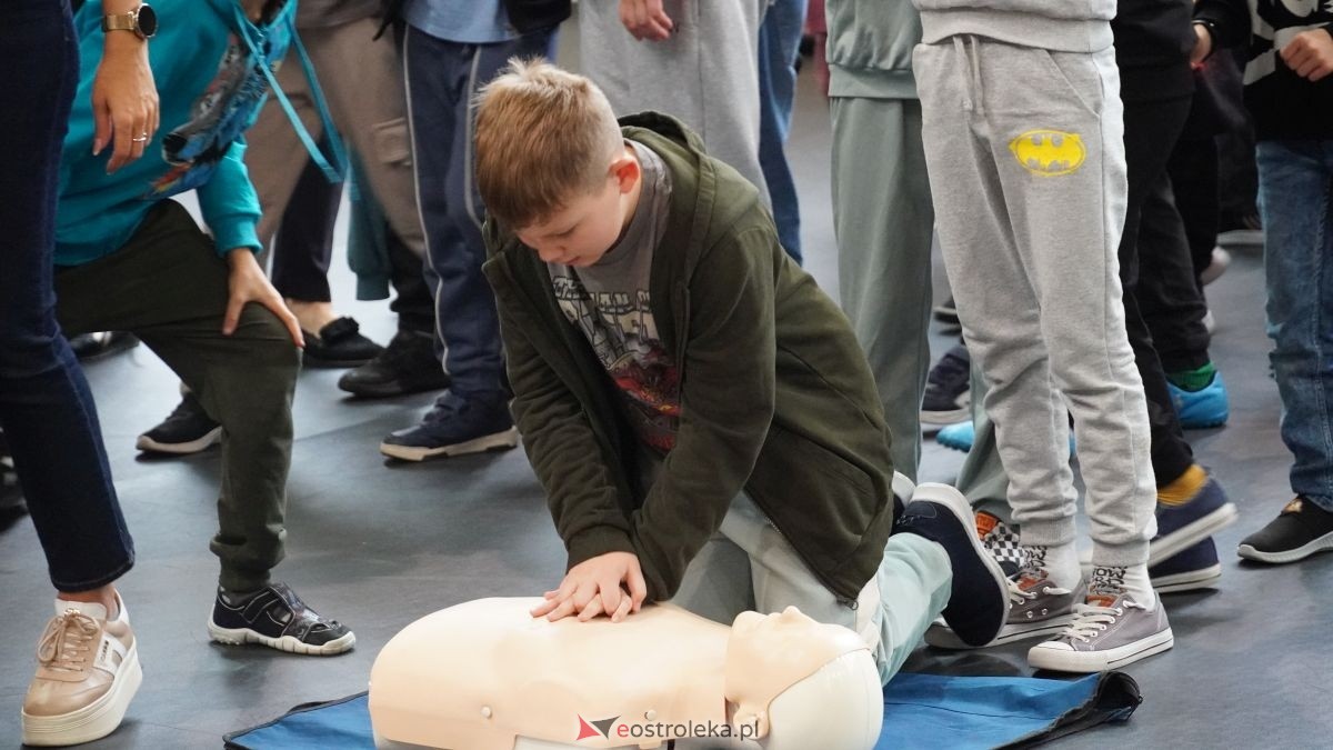 Kadzidło dołożyło swoją cegiełkę do ogólnopolskiego rekordu WOŚP! Lokalna społeczność uczyła się ratować życie z wielkim sercem [16.10.2025] - zdjęcie #1 - eOstroleka.pl