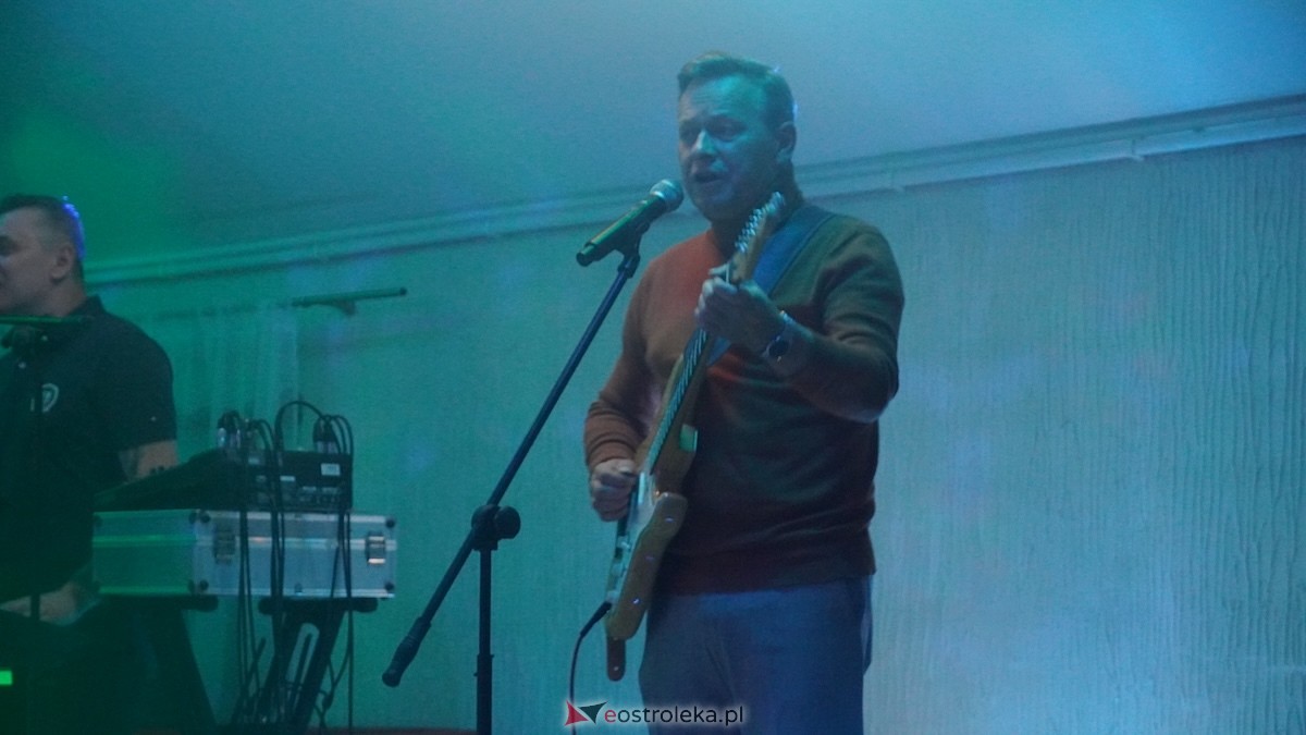 Potańcówka jak za dawnych lat i...  sto lat dla wójta Grali! Seniorzy rozgrzali parkiet w Zabielu [16.10.2025] - zdjęcie #25 - eOstroleka.pl