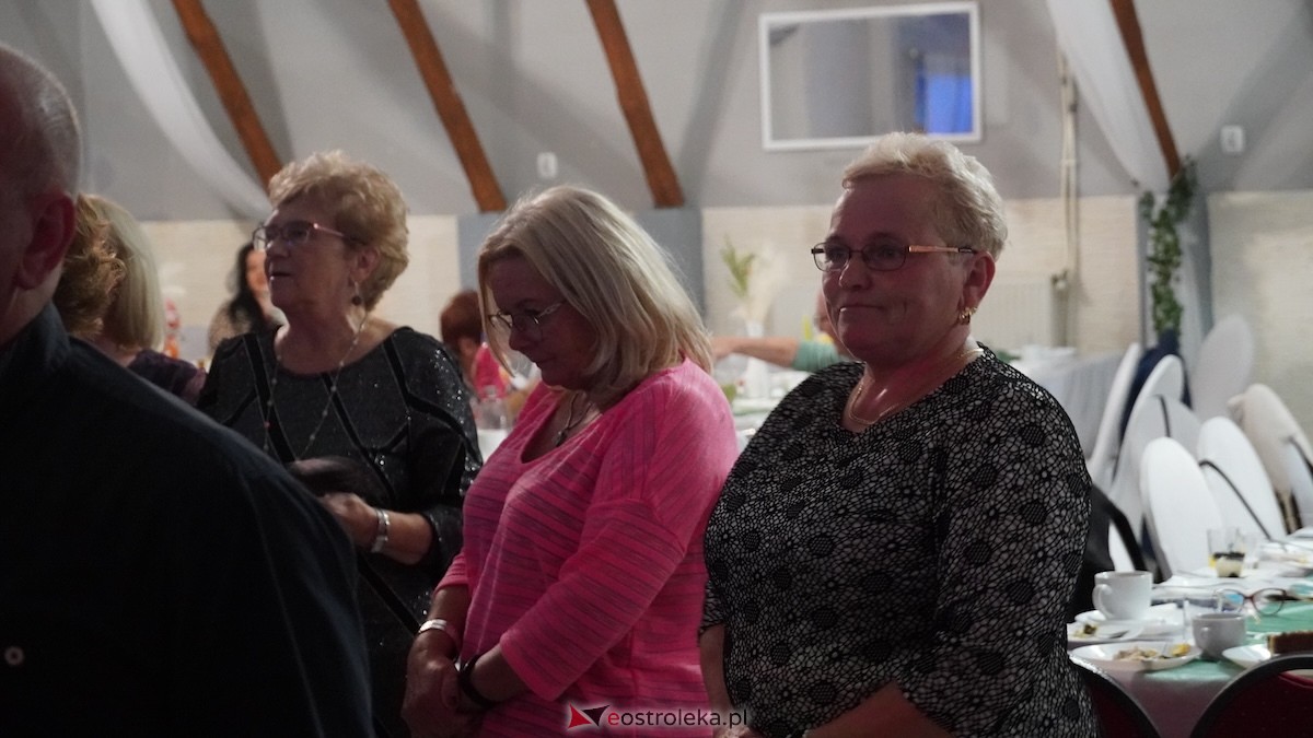 Potańcówka jak za dawnych lat i...  sto lat dla wójta Grali! Seniorzy rozgrzali parkiet w Zabielu [16.10.2025] - zdjęcie #14 - eOstroleka.pl