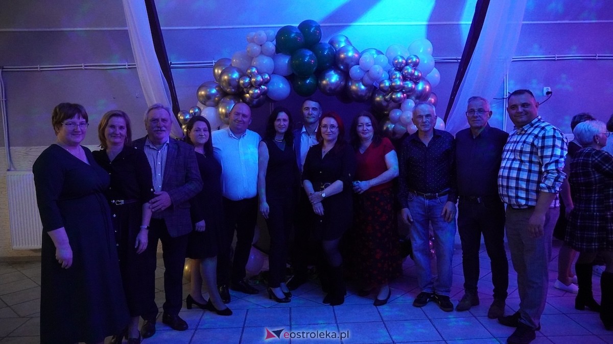 Potańcówka jak za dawnych lat i...  sto lat dla wójta Grali! Seniorzy rozgrzali parkiet w Zabielu [16.10.2025] - zdjęcie #11 - eOstroleka.pl