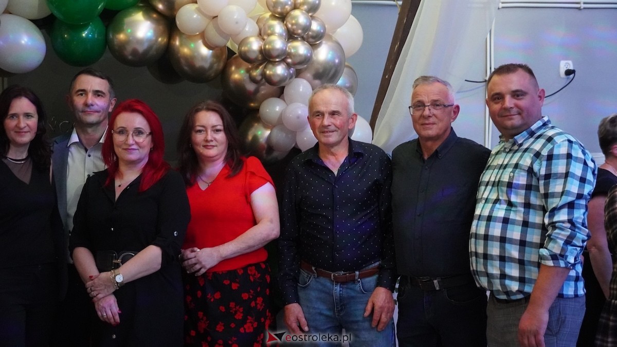 Potańcówka jak za dawnych lat i...  sto lat dla wójta Grali! Seniorzy rozgrzali parkiet w Zabielu [16.10.2025] - zdjęcie #8 - eOstroleka.pl