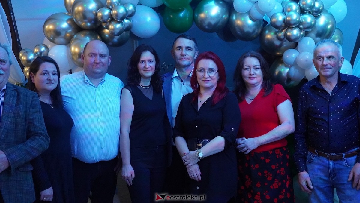 Potańcówka jak za dawnych lat i...  sto lat dla wójta Grali! Seniorzy rozgrzali parkiet w Zabielu [16.10.2025] - zdjęcie #7 - eOstroleka.pl