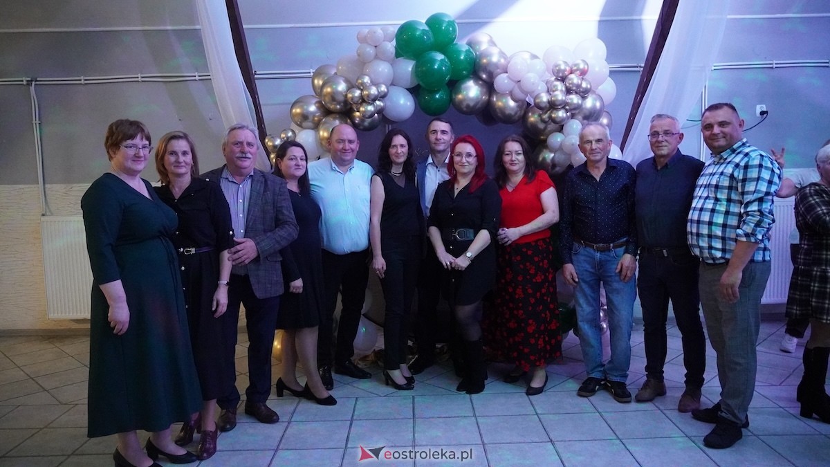 Potańcówka jak za dawnych lat i...  sto lat dla wójta Grali! Seniorzy rozgrzali parkiet w Zabielu [16.10.2025] - zdjęcie #3 - eOstroleka.pl