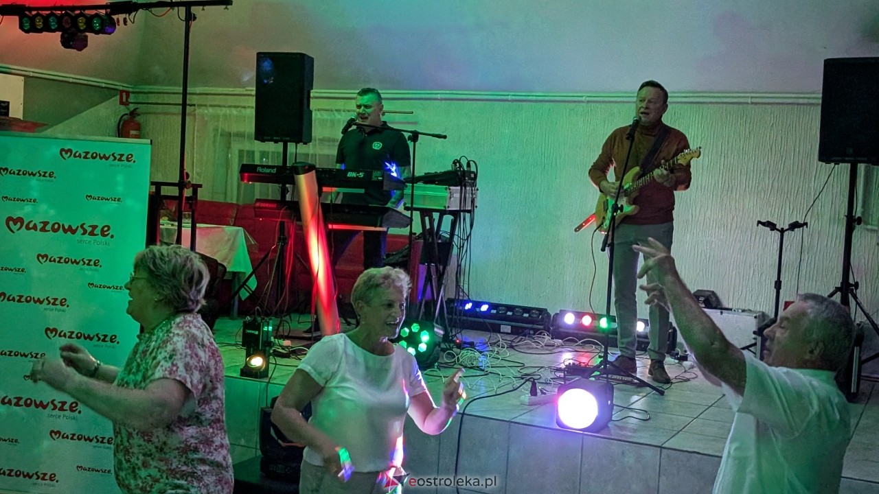 Potańcówka jak za dawnych lat i...  sto lat dla wójta Grali! Seniorzy rozgrzali parkiet w Zabielu [16.10.2025] - zdjęcie #31 - eOstroleka.pl