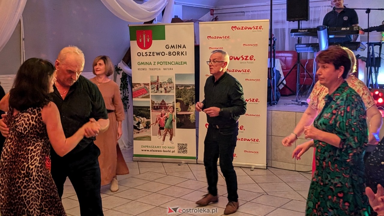 Potańcówka jak za dawnych lat i...  sto lat dla wójta Grali! Seniorzy rozgrzali parkiet w Zabielu [16.10.2025] - zdjęcie #29 - eOstroleka.pl