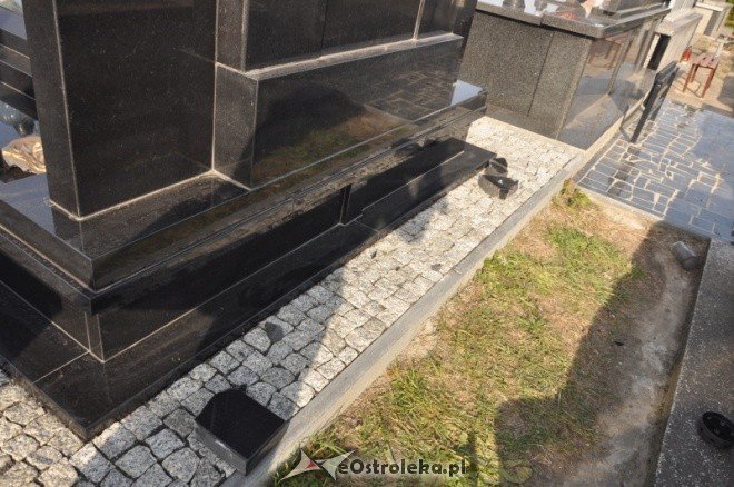 Wandal porozbijał nagrobki na cmentarzu w Rzekuniu. Straty są ogromne (26.X.2011) - zdjęcie #17 - eOstroleka.pl