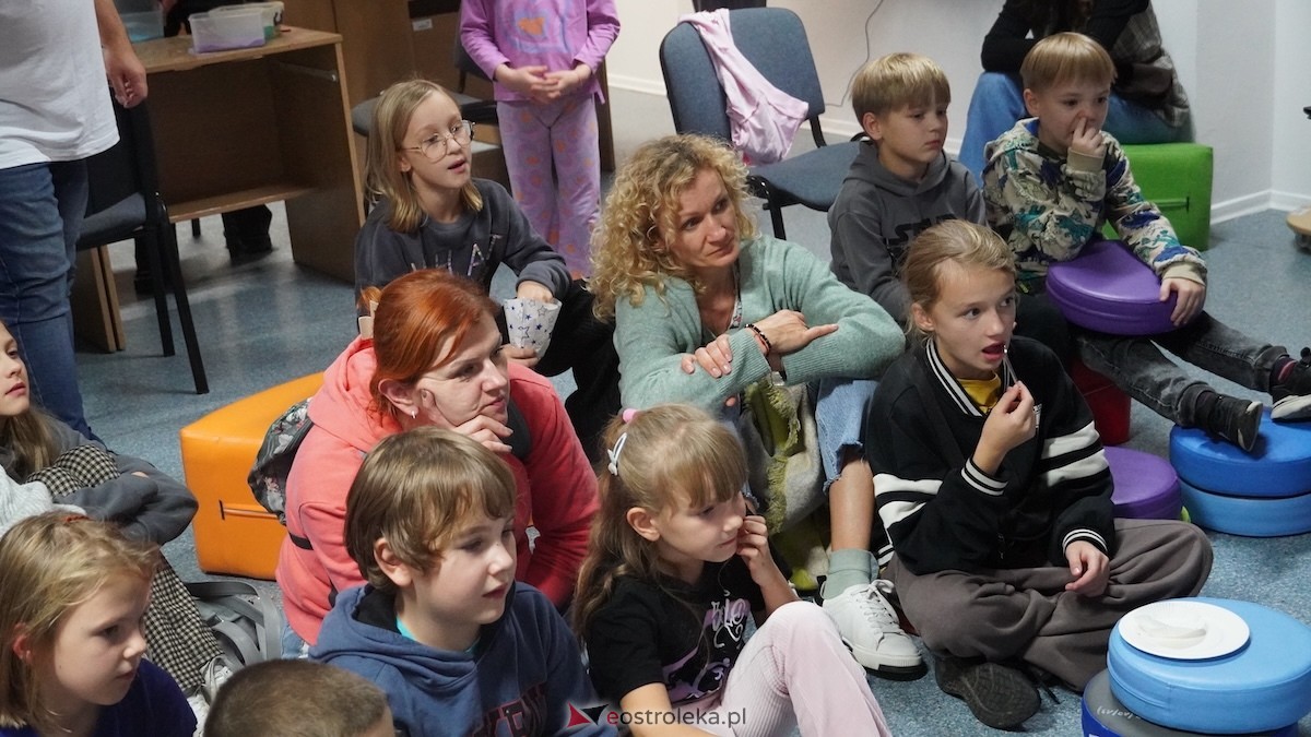 Noc bibliotek 2025: ogromny sukces Miejskiej Biblioteki Publicznej w Ostrołęce! [17.10.2025] - zdjęcie #86 - eOstroleka.pl