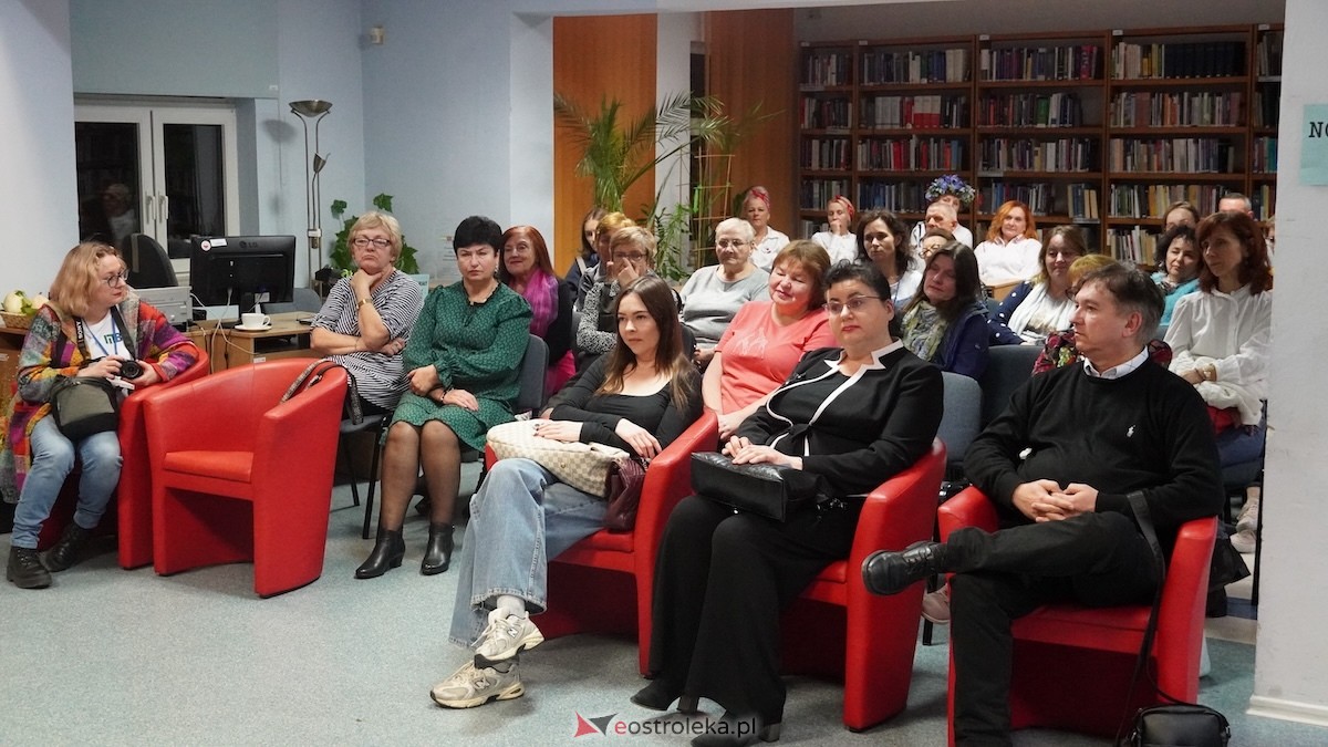 Noc bibliotek 2025: ogromny sukces Miejskiej Biblioteki Publicznej w Ostrołęce! [17.10.2025] - zdjęcie #63 - eOstroleka.pl