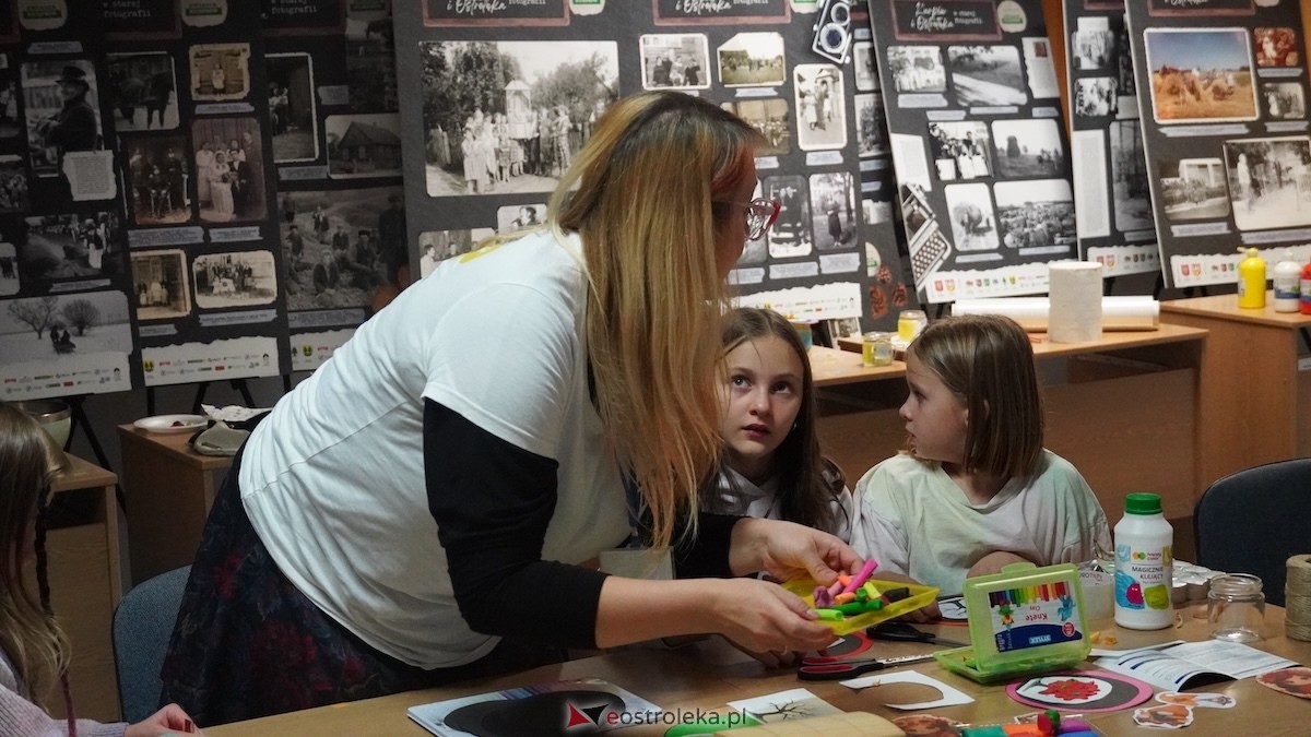 Noc bibliotek 2025: ogromny sukces Miejskiej Biblioteki Publicznej w Ostrołęce! [17.10.2025] - zdjęcie #54 - eOstroleka.pl