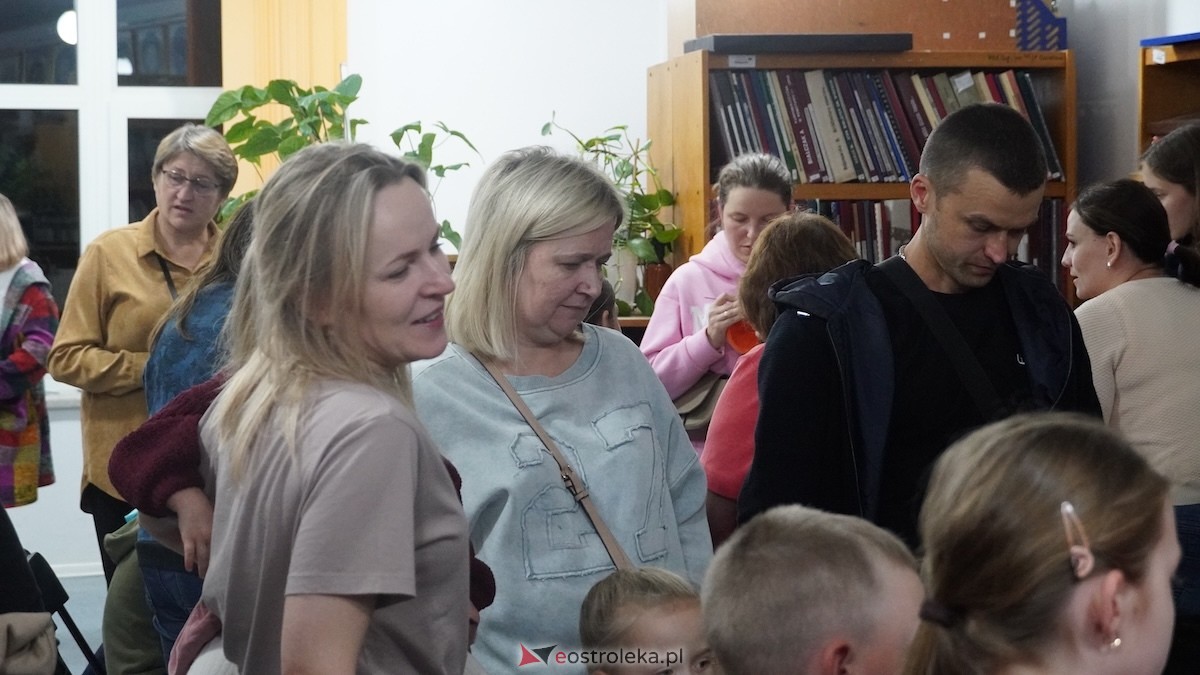 Noc bibliotek 2025: ogromny sukces Miejskiej Biblioteki Publicznej w Ostrołęce! [17.10.2025] - zdjęcie #42 - eOstroleka.pl