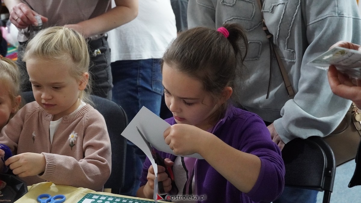 Noc bibliotek 2025: ogromny sukces Miejskiej Biblioteki Publicznej w Ostrołęce! [17.10.2025] - zdjęcie #38 - eOstroleka.pl