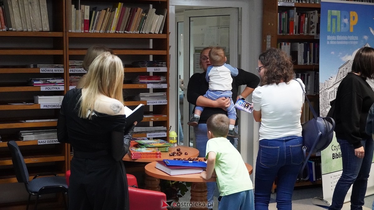 Noc bibliotek 2025: ogromny sukces Miejskiej Biblioteki Publicznej w Ostrołęce! [17.10.2025] - zdjęcie #34 - eOstroleka.pl