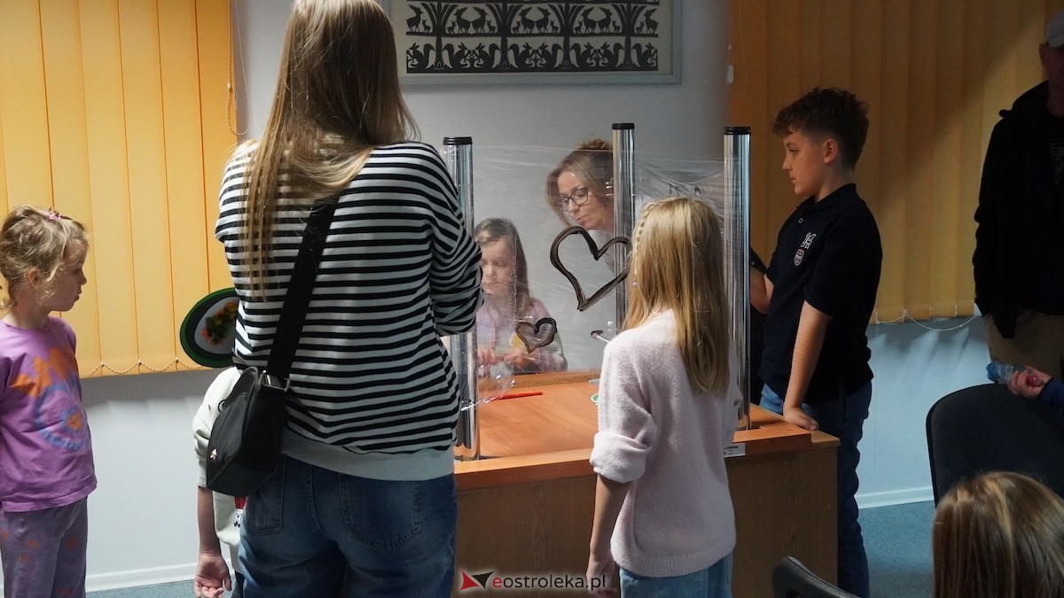 Noc bibliotek 2025: ogromny sukces Miejskiej Biblioteki Publicznej w Ostrołęce! [17.10.2025] - zdjęcie #33 - eOstroleka.pl