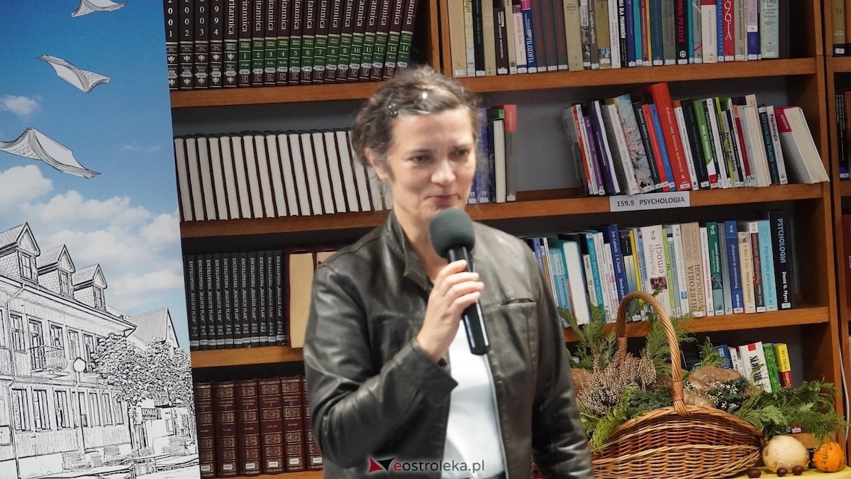 Noc bibliotek 2025: ogromny sukces Miejskiej Biblioteki Publicznej w Ostrołęce! [17.10.2025] - zdjęcie #22 - eOstroleka.pl