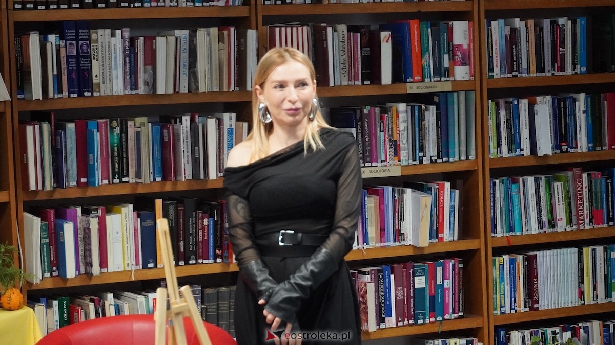 Noc bibliotek 2025: ogromny sukces Miejskiej Biblioteki Publicznej w Ostrołęce! [17.10.2025] - zdjęcie #20 - eOstroleka.pl
