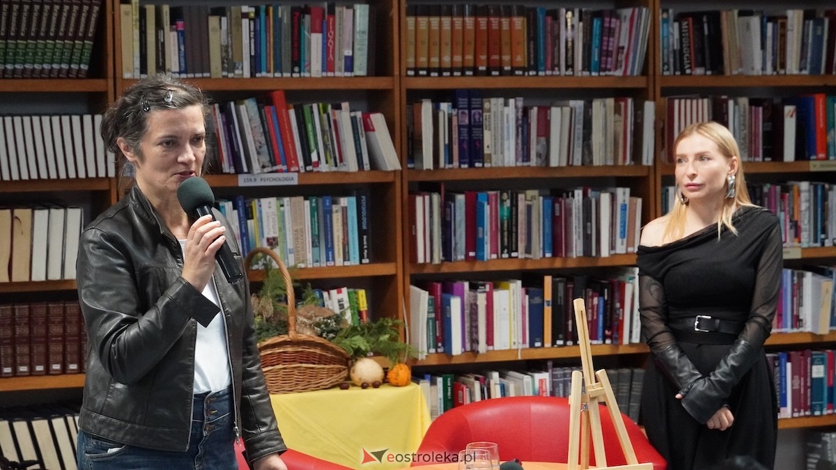 Noc bibliotek 2025: ogromny sukces Miejskiej Biblioteki Publicznej w Ostrołęce! [17.10.2025] - zdjęcie #19 - eOstroleka.pl